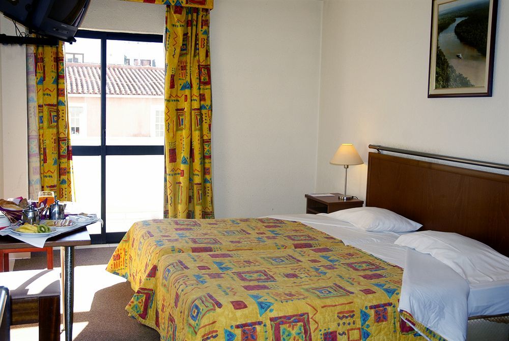 Holiday Inn Express & Suites Lisbon - Principe Real By Ihg Buitenkant foto
